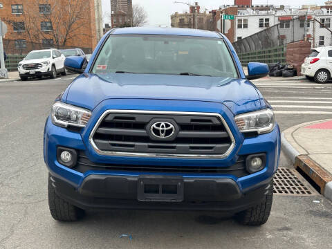 2017 Toyota Tacoma SR5 4WD photo