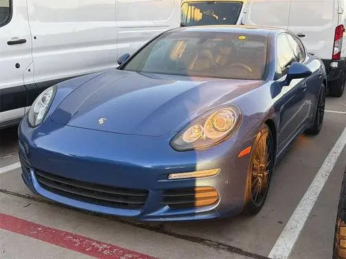 2016 Porsche Panamera Edition RWD photo