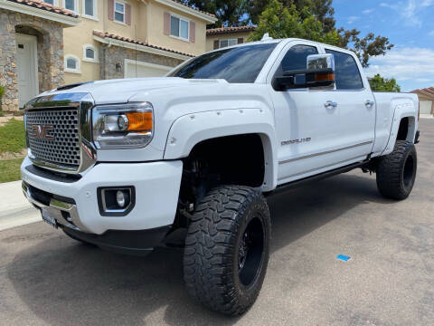2017 GMC Sierra 2500HD Denali 4WD photo