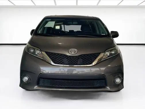 2017 Toyota Sienna SE Premium FWD photo