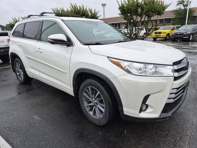 2017 Toyota Highlander XLE AWD photo