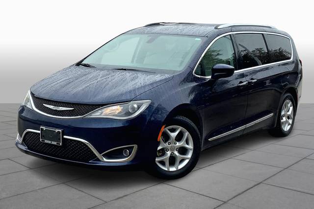 2017 Chrysler Pacifica Minivan Touring-L Plus FWD photo