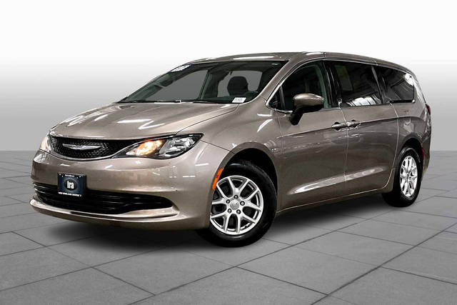 2017 Chrysler Pacifica Minivan Touring FWD photo