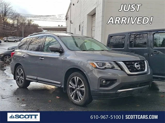 2017 Nissan Pathfinder Platinum 4WD photo