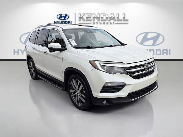 2017 Honda Pilot Touring FWD photo