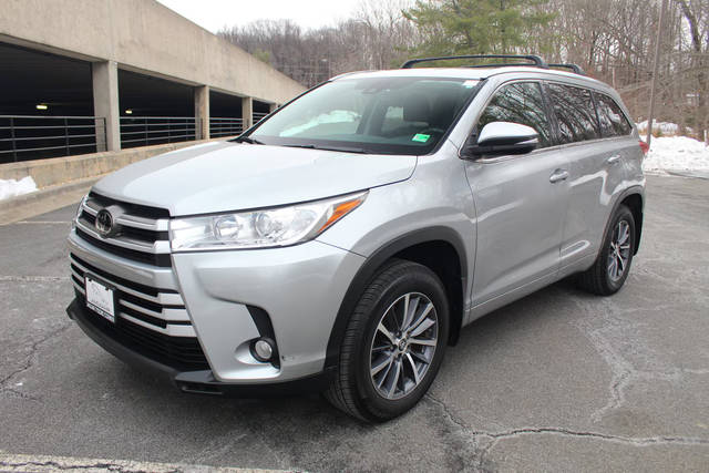 2017 Toyota Highlander XLE AWD photo