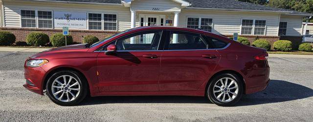 2017 Ford Fusion SE FWD photo