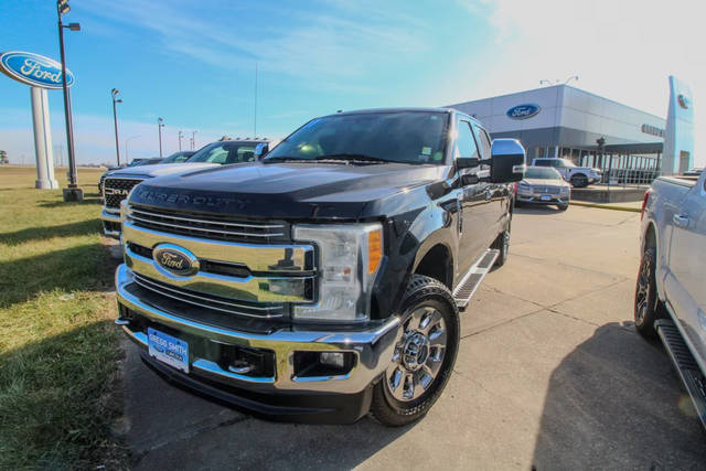 2017 Ford F-250 Super Duty Lariat 4WD photo