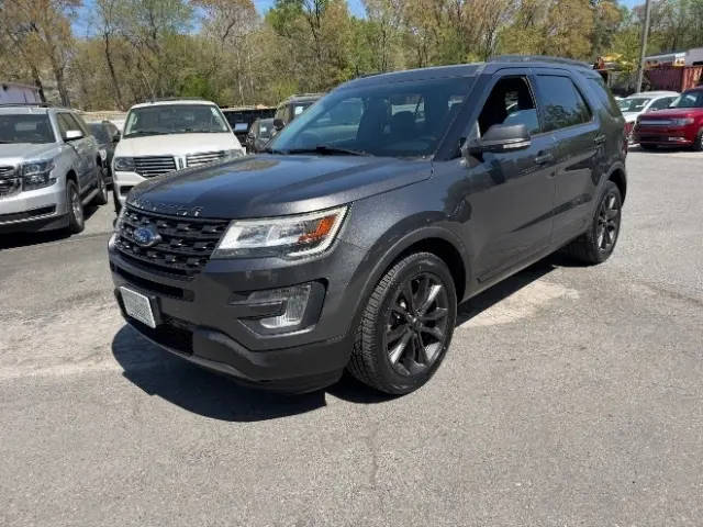 2017 Ford Explorer XLT 4WD photo