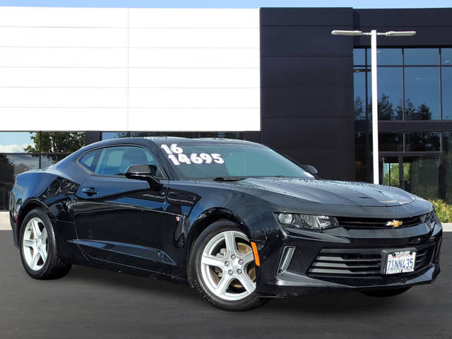 2016 Chevrolet Camaro 1LT RWD photo