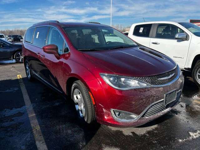2017 Chrysler Pacifica Minivan Touring-L Plus FWD photo
