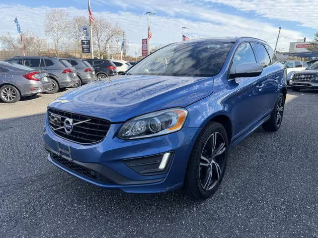 2017 Volvo XC60 R-Design AWD photo
