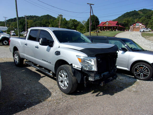 2017 Nissan Titan XD SV 4WD photo