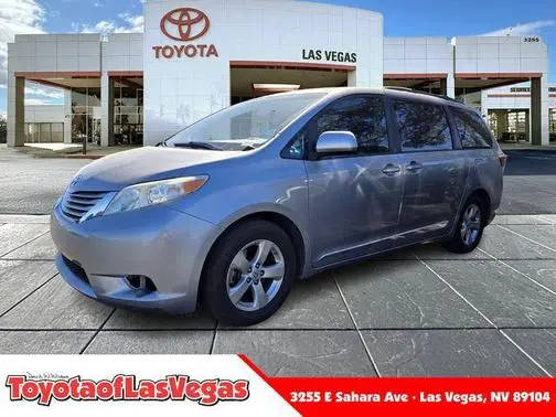 2017 Toyota Sienna LE FWD photo