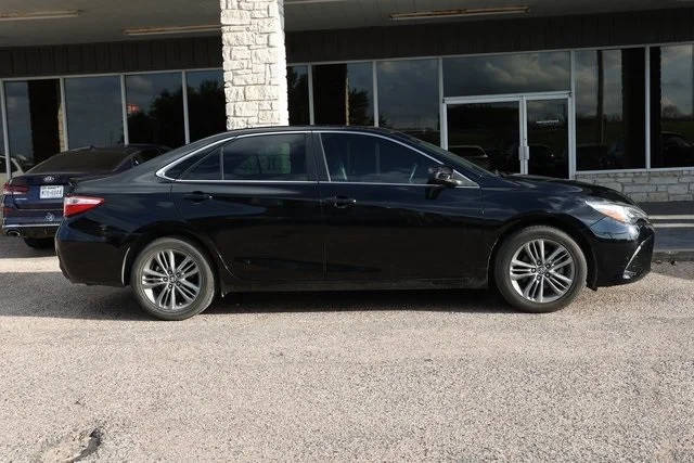 2017 Toyota Camry SE FWD photo