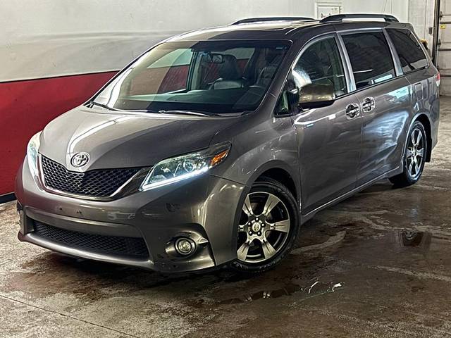 2017 Toyota Sienna SE FWD photo
