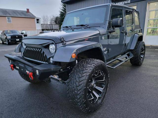 2017 Jeep Wrangler Unlimited Sahara 4WD photo