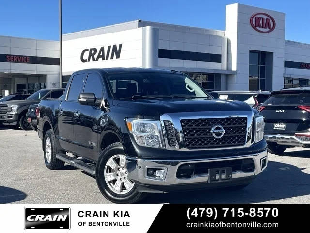 2017 Nissan Titan SV 4WD photo