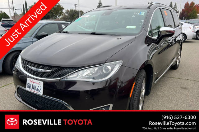 2017 Chrysler Pacifica Minivan Limited FWD photo