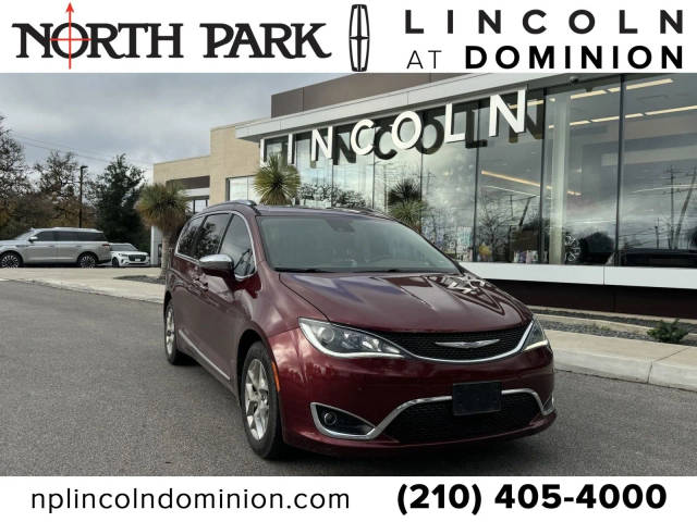 2017 Chrysler Pacifica Minivan Limited FWD photo