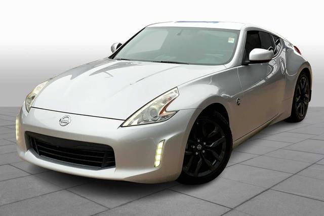 2017 Nissan 370Z Touring RWD photo