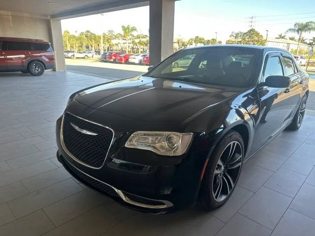 2017 Chrysler 300 Limited RWD photo