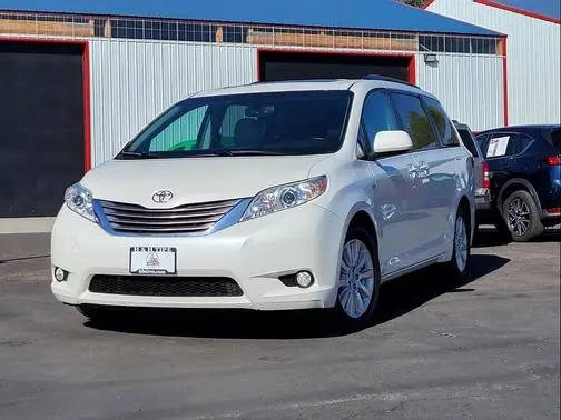 2017 Toyota Sienna XLE AWD photo
