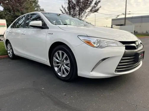 2017 Toyota Camry Hybrid XLE FWD photo