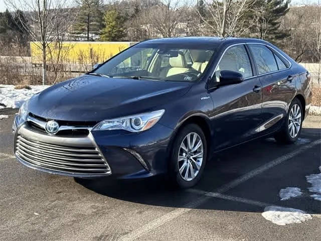 2017 Toyota Camry Hybrid XLE FWD photo