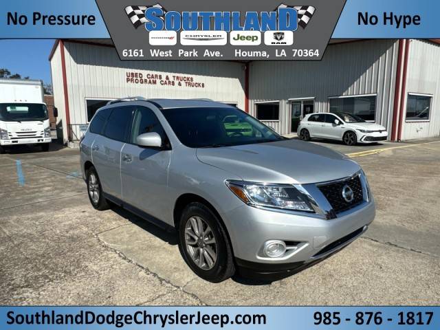 2016 Nissan Pathfinder SV 4WD photo