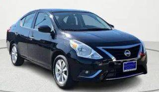 2016 Nissan Versa SL FWD photo