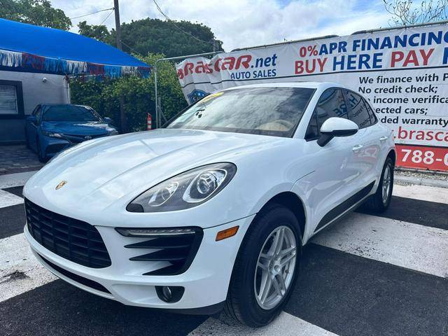 2017 Porsche Macan  AWD photo