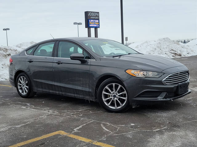 2017 Ford Fusion SE FWD photo