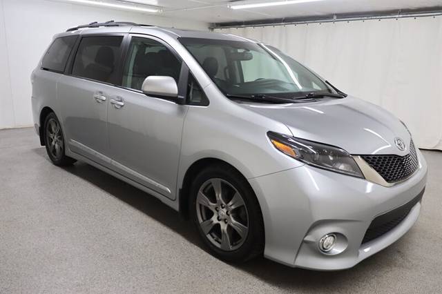 2017 Toyota Sienna SE Premium FWD photo