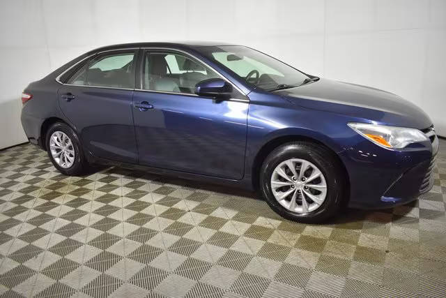 2016 Toyota Camry LE FWD photo