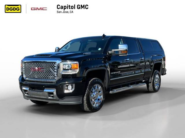 2017 GMC Sierra 2500HD Denali 4WD photo