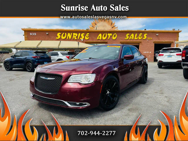 2017 Chrysler 300 Limited RWD photo