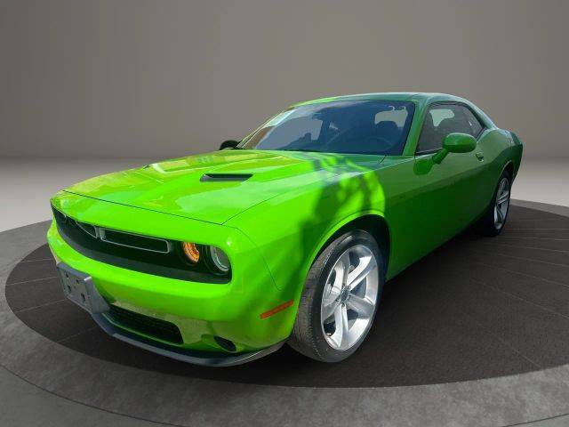 2017 Dodge Challenger SXT RWD photo