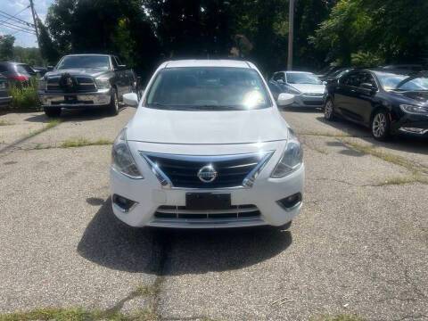 2017 Nissan Versa SV FWD photo