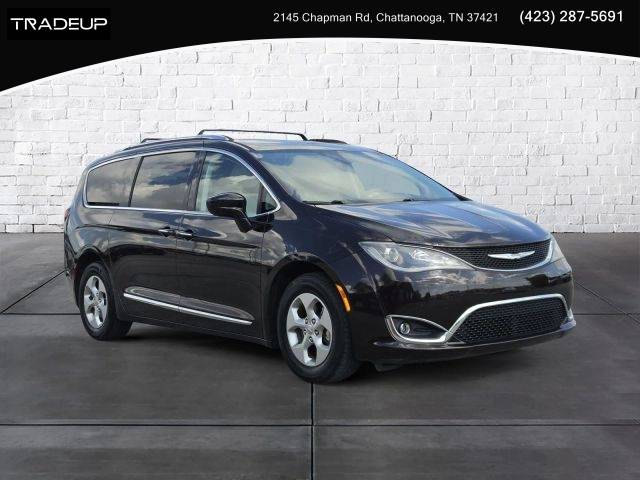 2017 Chrysler Pacifica Minivan Touring-L Plus FWD photo