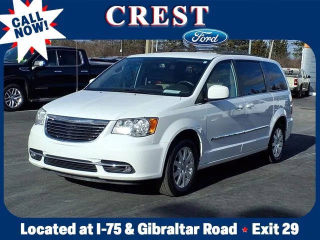 2016 Chrysler Town and Country Touring FWD photo