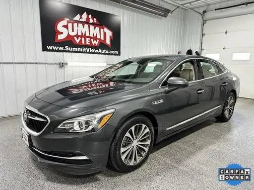 2017 Buick LaCrosse Essence FWD photo