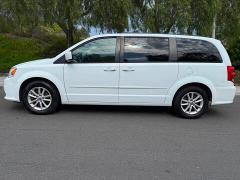 2016 Dodge Grand Caravan SXT FWD photo