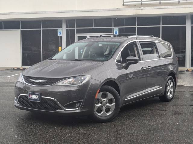 2017 Chrysler Pacifica Minivan Touring-L Plus FWD photo