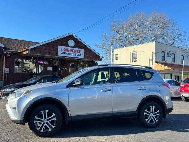 2017 Toyota RAV4 LE AWD photo