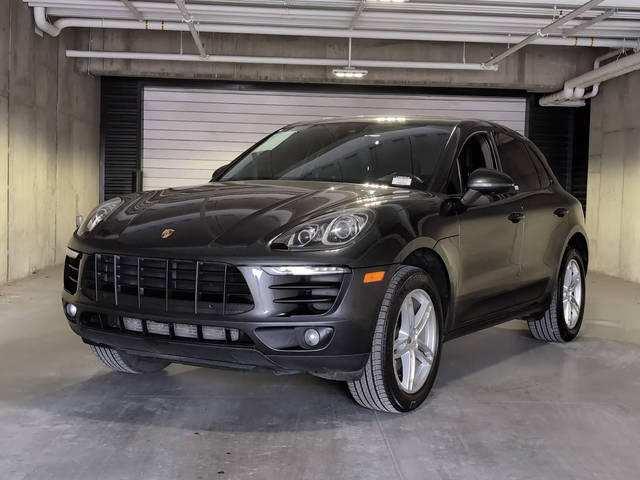 2017 Porsche Macan  AWD photo