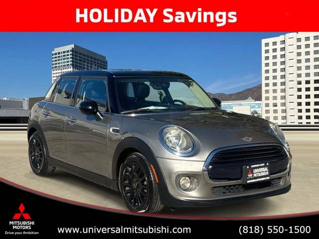 2017 MINI Hardtop 4 Door Cooper FWD photo