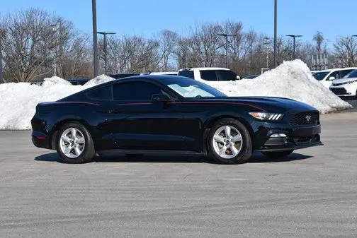 2017 Ford Mustang V6 RWD photo