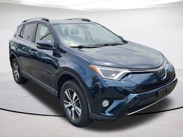 2017 Toyota RAV4 XLE AWD photo