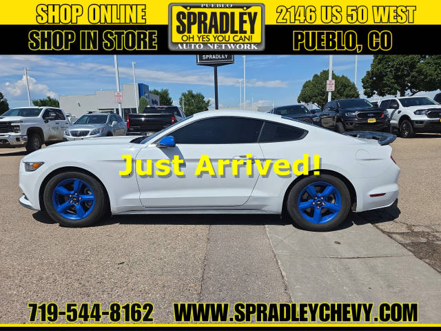 2017 Ford Mustang V6 RWD photo